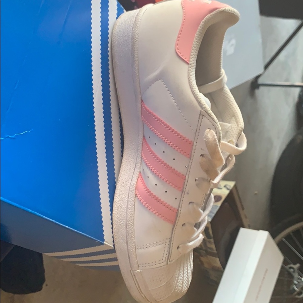 Pink adidas superstar( has a black spot ) - Picture 3 of 3